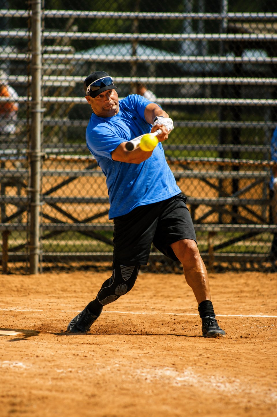 Blue crew swinging away.